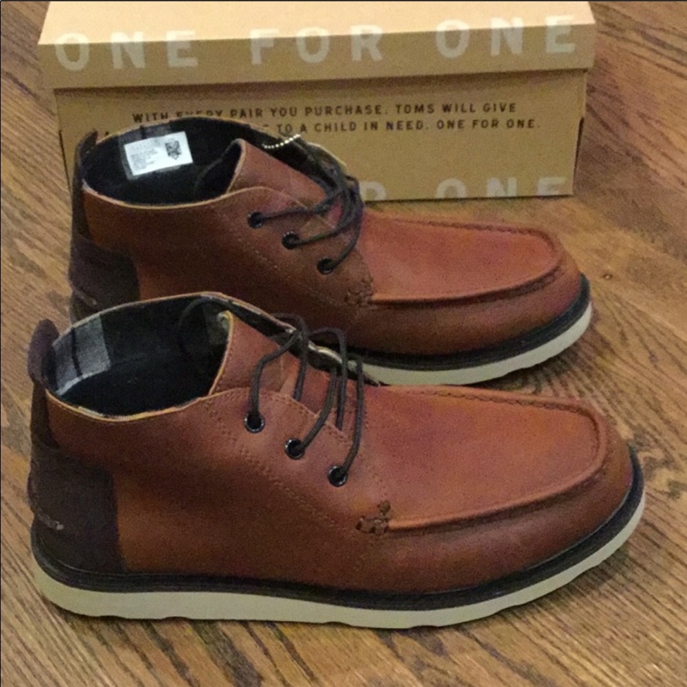 NWT in box TOMS waterproof chukkahs